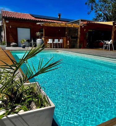Lavelanet Chalet De Esquí | Maison en bois , plein pieds,piscine privative
