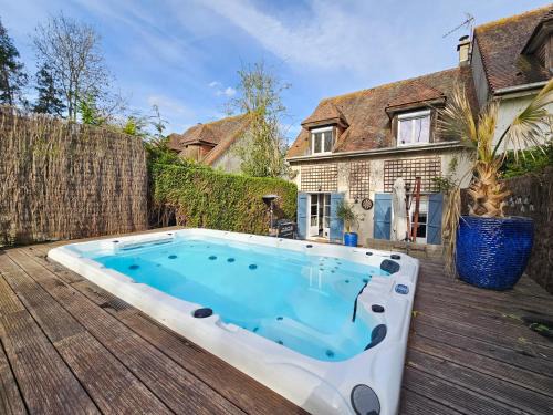 Saint-Arnoult Casa | Maison familiale 12 couchages, spa et terrasse