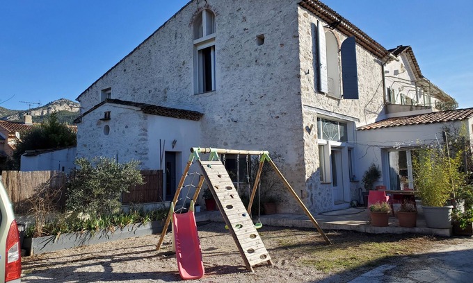 Gemenos Casa | Maison Familiale, Pour 8 Voire 10 Personnes en Provence, Cachet de L'ancien