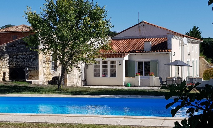 Saint-Georges-des-Agouts Casa | Maison Rossignol: Nr el río Gironda con NUEVA piscina climatizada en una ubicación idílica
