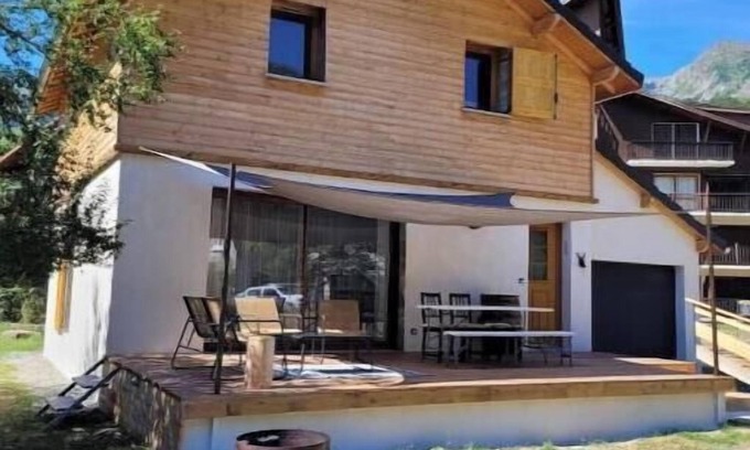 Pont-du-Fosse Casa | Maison Style Chalet