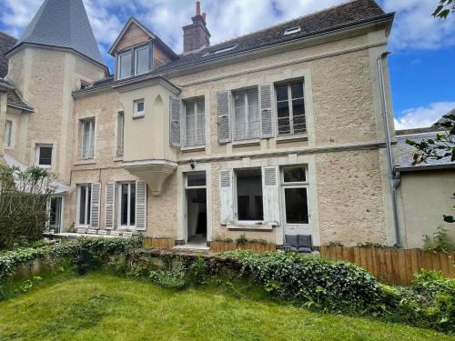 Nogent-le-Rotrou Casa | Maison historique au cœur de Nogent-le-Rotrou, 6 chambres, piscine chauffée, idéal pour familles et amis - FR-1-581-121