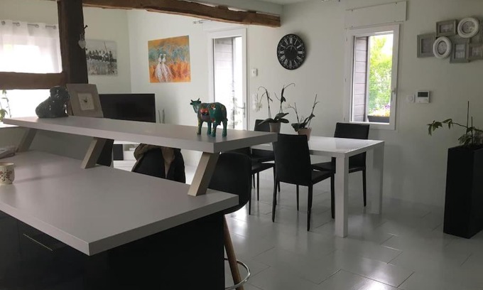 Saint-Parres-aux-Tertres Casa | Maison Indépendante avec terrasse, jardin et petit déjeuner