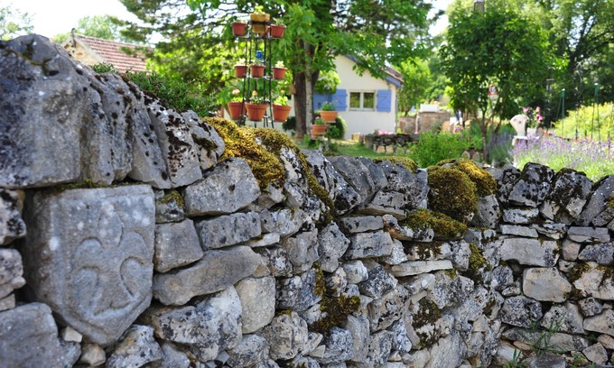 Bach Casa | Maison Indépendante Dans un Petit Village Typiquement Quercinois