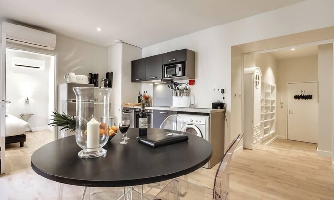Bordeaux City Centre Apartamento | Maison Ingwê - Appartment for 6 in Place Gambetta