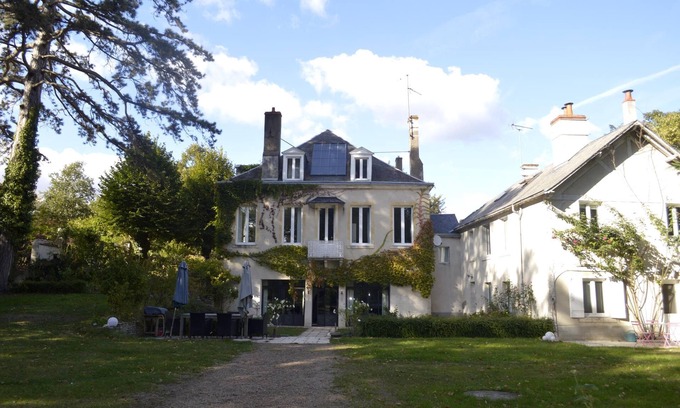 Saint-Jean-le-Blanc Casa | Maison l'Amérique le da la bienvenida a una de sus habitaciones. Los perros también son bienvenidos.