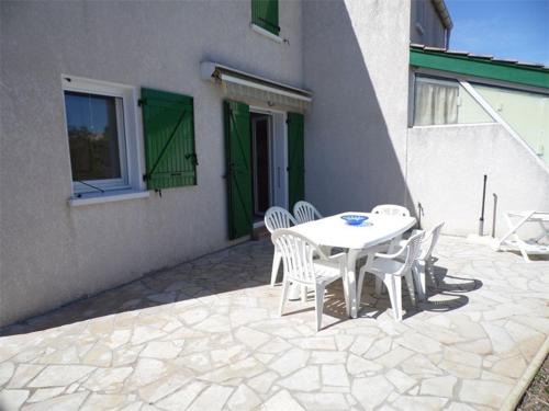 Marseillan Plage Casa | Maison mitoyenne duplex avec terrasse, garage et parking, proche plage, équipée pour 4 à 6 personnes - FR-1-326-385