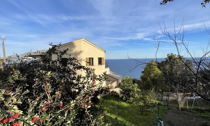 Pozzo Condominio | Maison Mitoyenne en Balcon sur la Mer, à 15 Minutes de Bastia, Animaux Acceptés