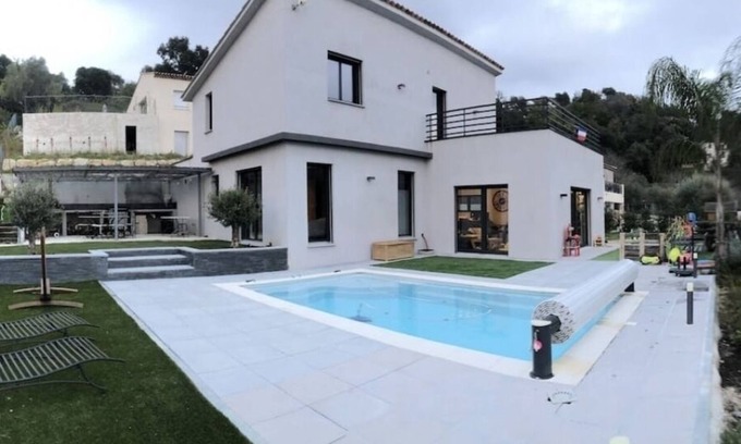 Pegomas Casa | Maison Moderne 140m2 Avec Piscine Securisee, Cuisine d Ete, Climatisation