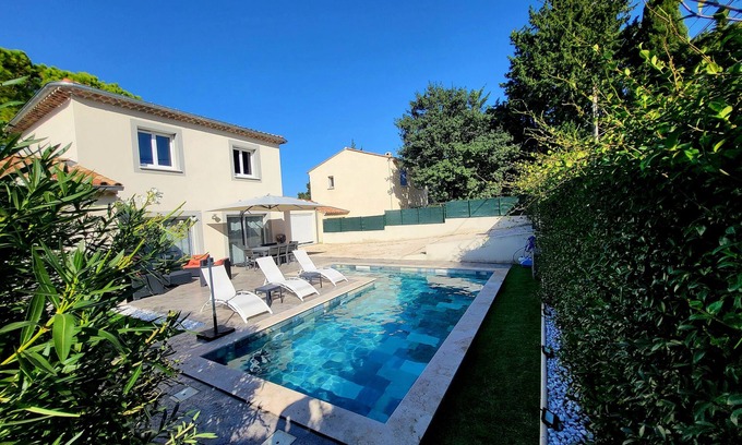 Monteux Casa | Maison Moderne Climatisée 8 Personnes Avec Piscine