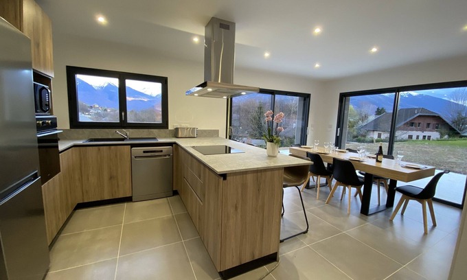 Mercury Casa | Maison Neuve Entre Lacs et Montagne, Idéal Pour Découvrir le Pays Savoyard !