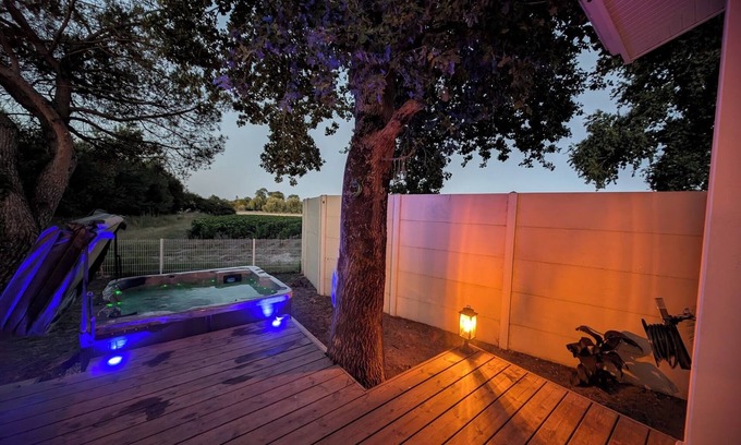 Cussac-Fort-Medoc Casa | Maison Petite Escapade 4p View over vineyards Private Jacuzzi all year round