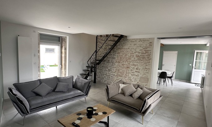 Gevrey-Chambertin Casa | Maison Pierre Contemporaine Avec Charme Avec Piscine