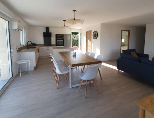 Soulac-sur-Mer Villa | Maison récente, climatisée (8 pers.)