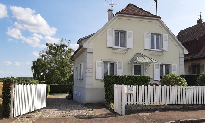Eguisheim Casa | Maison Rénovée Avec Cour Privative Espace Barbecue et Terrasse