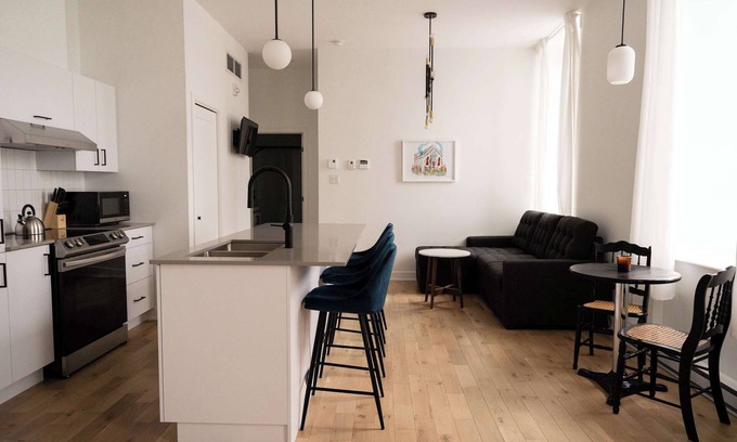 Old Montreal Apartamento | Maison Rasco - Two-bedroom queen size bed suite