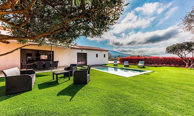 Aups Casa | Maison Sanchez - Maison Climatisée avec Piscine