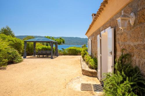 Pietrosella Casa | Maison spacieuse a Isolella Pietrosella avec vue mer