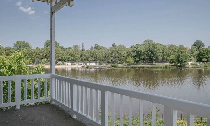 Vieux Vichy Casa | Maison sur L'eau Avec Jardin et Piscine