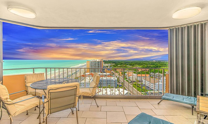 Myrtle Beach Condominio | Maison Sur Mer - Oceanfront - Snowbirds Welcome-Highly Sought After