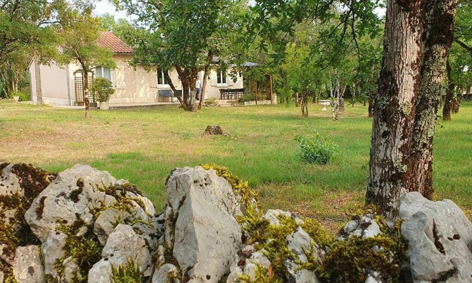 Montvalent Casa | Maison sur un terrain boisé proche de Rocamadour.