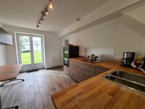 Montierchaume Casa | Maison tranquille avec jardin, proche Châteauroux, 4 ch., 3 sdb, terrasse, barbecue, parking - FR-1-591-358