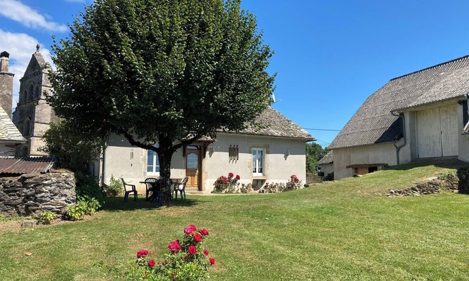 Pleaux Casa | Maison Typique au Calme Dans un Charmant Hameau Auvergnat