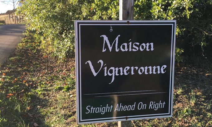 Dayton Casa | Maison Vigneronne: Hermosa Dundee Hills Vineyard Home.