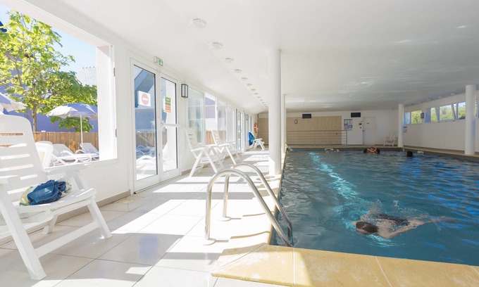 Le Tronchet Condominio | Maisonnette Charmante + Terrasse | Piscine + Sauna