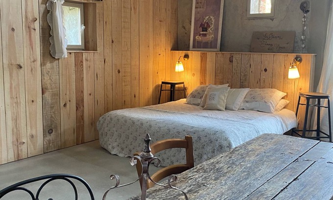 Cholet Apartamento | Maisonnette dans la Grange, swimming pool, countryside, horses, forest and lake, Puy du Fou