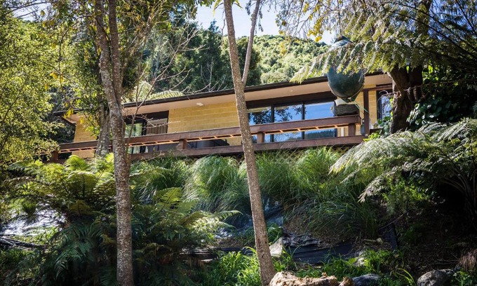 Nelson Region Hotel | Maitai Whare Iti - Adventure Cabins & House