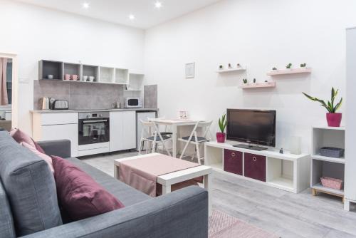 Belso-Ferencvaros Apartamento | Maja's Sweet Little Home with Free Parking and Air Condition