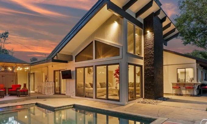 Irving Casa | Majestic 4BR/2.5B Home with Mini Golf, Pool, & Billiards