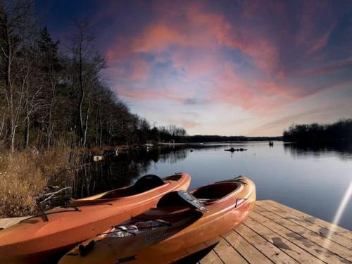 Tobyhanna Chalet De Esquí | Majestic Lake Front Chalet