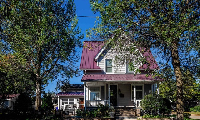 Appleton Casa | Majestic Mansion on State - Sleeps 13