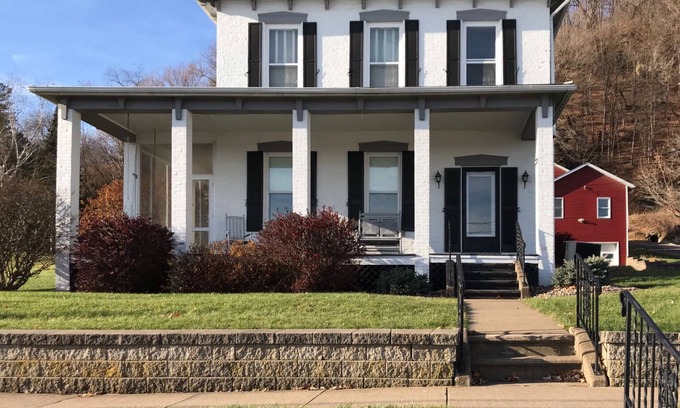 Lansing Casa | Majestic Mississippi River Views! Booking for August!