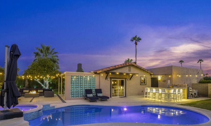 Vista Norte Casa | Vistas Majestic Mountain de Animador privada Bkyd w / Sparkling Pool & Spa