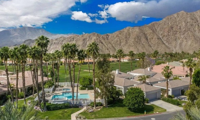 La Quinta Condominio | Encantador y encantador! ¡4 millas a Coachella! Perros bienvenidos!