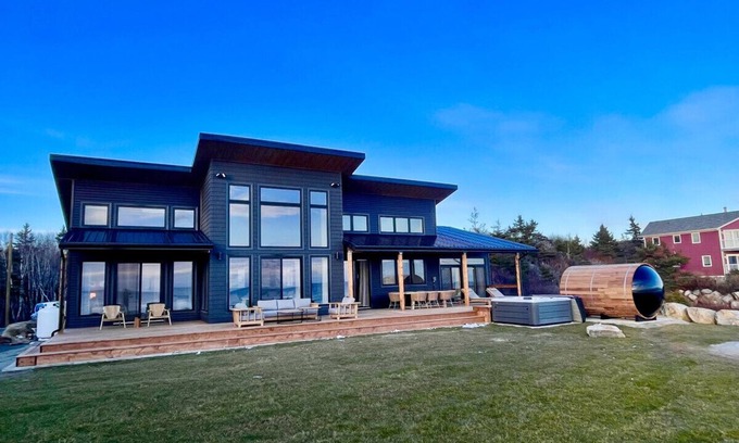 Hunts Point Chalet De Esquí | Majestic Oceanfront Chalet - Hot tub and Sauna- Private