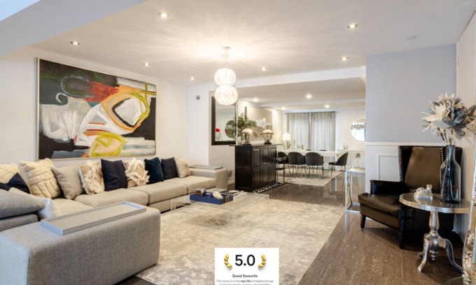 Montreal Casa | Majestic Villa in Downtown Griffintown
