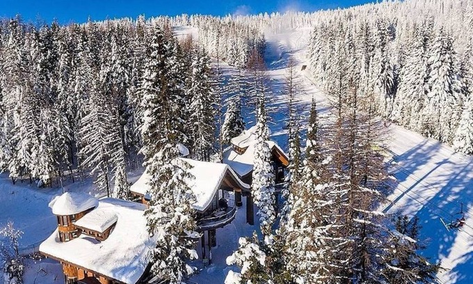Whitefish Chalet De Esquí | Make Memories at this luxe treehouse; hot tub; PS5; direct trail / slope access