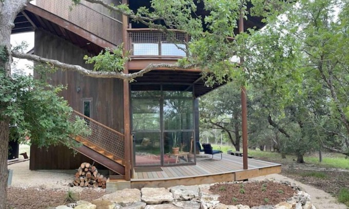Fredericksburg Casa | Maker's tree tower on 5 wooded acres, peaceful and unplugged