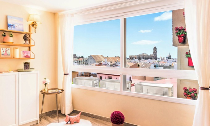 El Ejido Apartamento | Malaga Centre Apartment with Parking