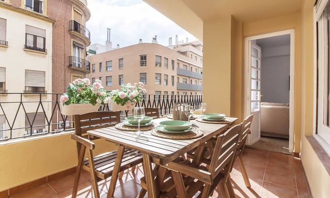 La Trinidad Apartamento | Malaga Holidays City Center 3 bedrooms & Terrace