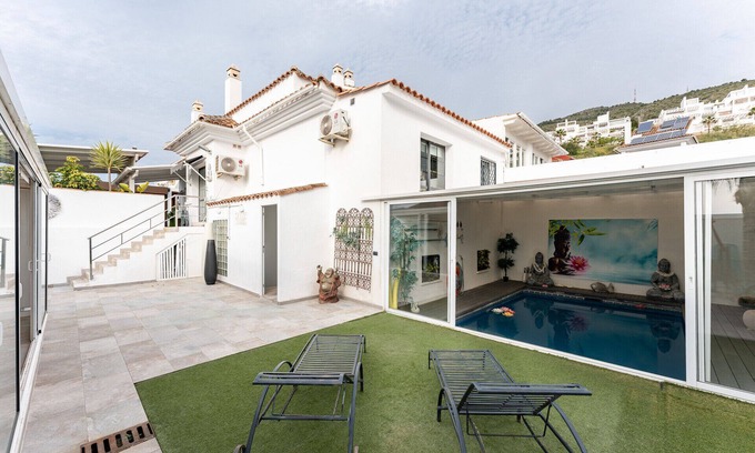 Benalmadena Chalet De Esquí | MalagaSuite Plumaria House