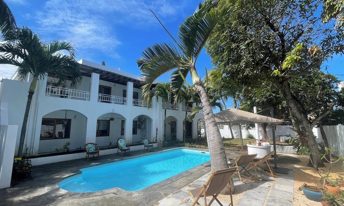 Blue Bay Apartamento | Malcolm, 4 bedroom apartment within walking distance of Blue Bay lagoon!