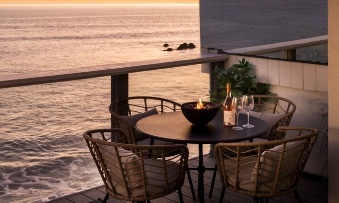 Eastern Malibu Apartamento | Malibu Breeze- Ocean Front Condo w/ Beach Access