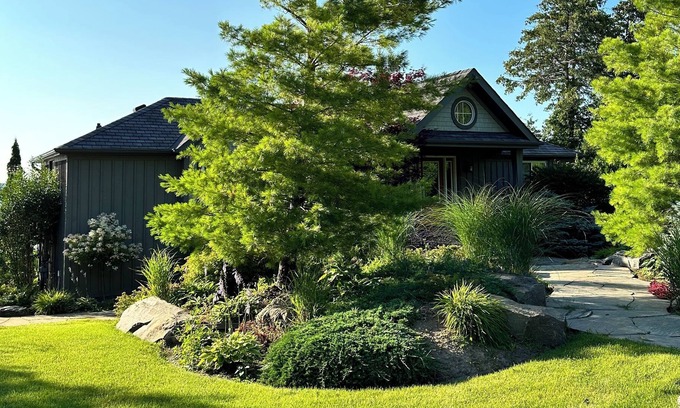 Big Bay Point Cabaña | Malibu Inspired 2-Bedroom Lakefront cottage in Big Bay Point. 45 min from GTA!