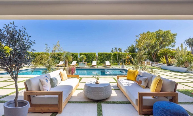 Central Malibu Casa | Malibu Luxury 4 BR Home w Pool and Ocean Views