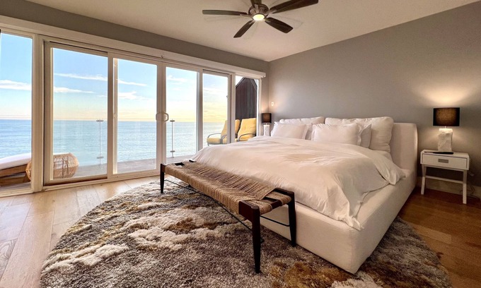 Eastern Malibu Casa | Malibu Luxury Beachfront Gallery + Private Beach Access
